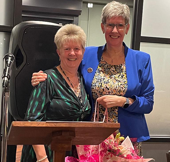 Sue Bull, left, with 2023 ladies’ captain Rosey Williams