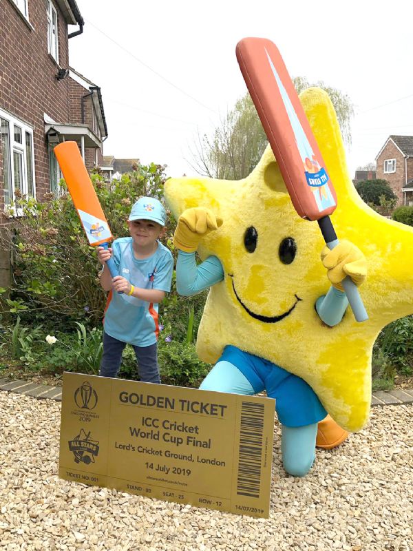 Sid McEvansoneya with All Stars mascot Twinkle