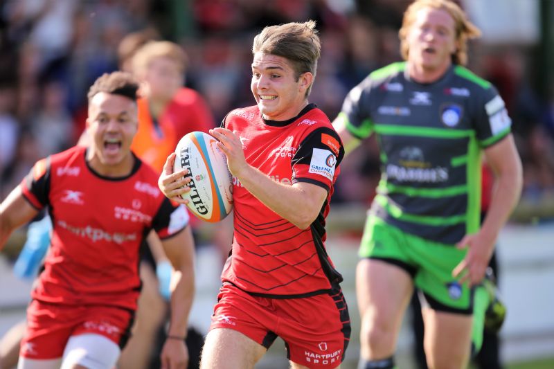 Harry Randall on his way to the try-line against Yorkshire Carnegie