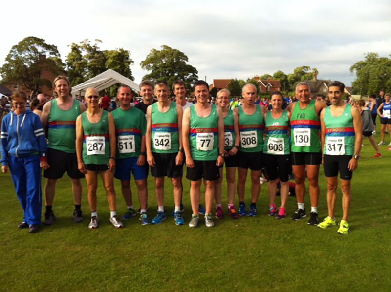 Team Stroud AC at the Frampton 10K in 2016