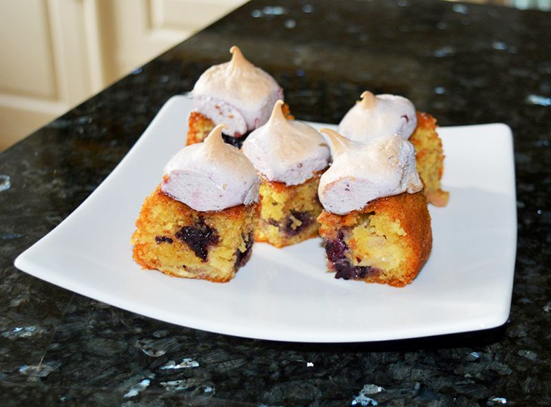 Blackberry and apple mallow traybake