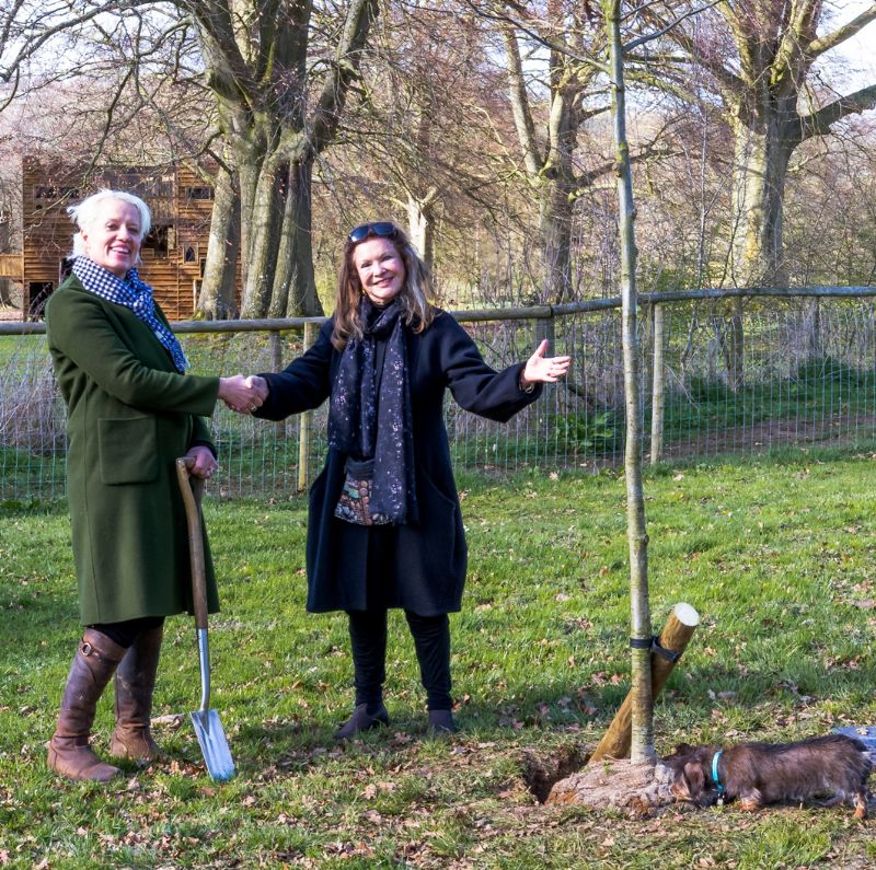 Nell Gifford and Lady Elizabeth Ashcombe