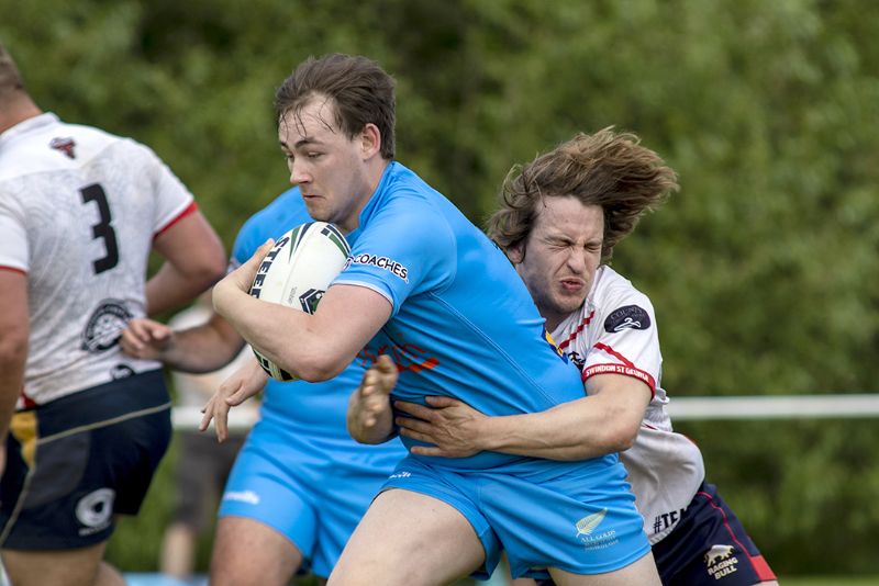 Joe Uren looks to make ground for the All Golds. Picture, Lewis Mitchell Photography