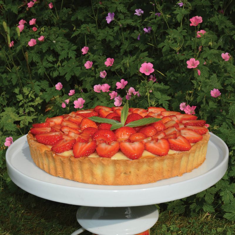 Vegan summer strawberry tart crème patissiere