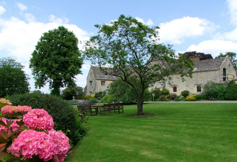 The charity antique valuation is taking place at Sue Ryder Leckhampton Court Hospice.