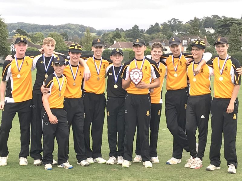 Dumbleton’s Under-16s with a T20 trophy